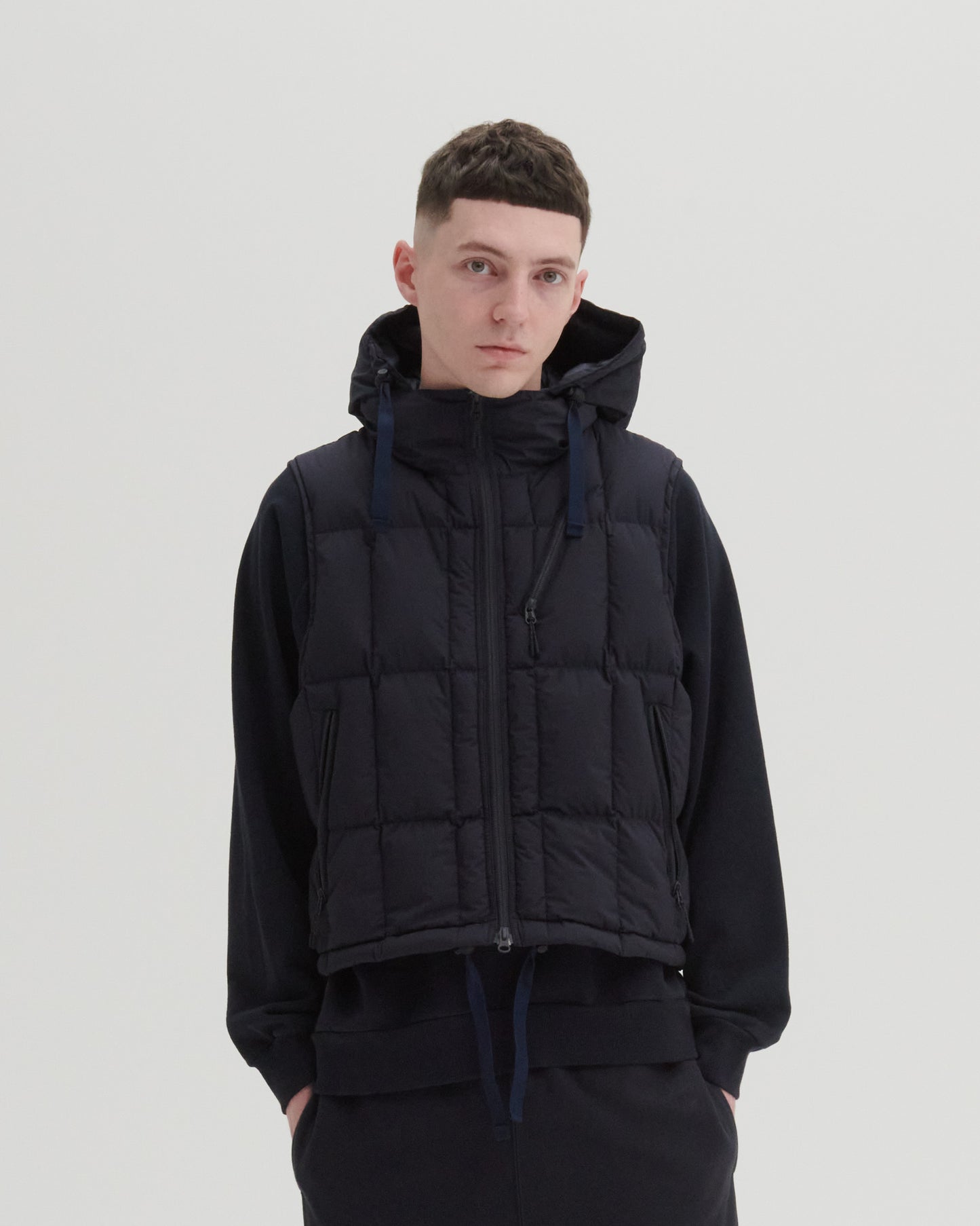 JUGEM SHORT HOODY DOWN VEST