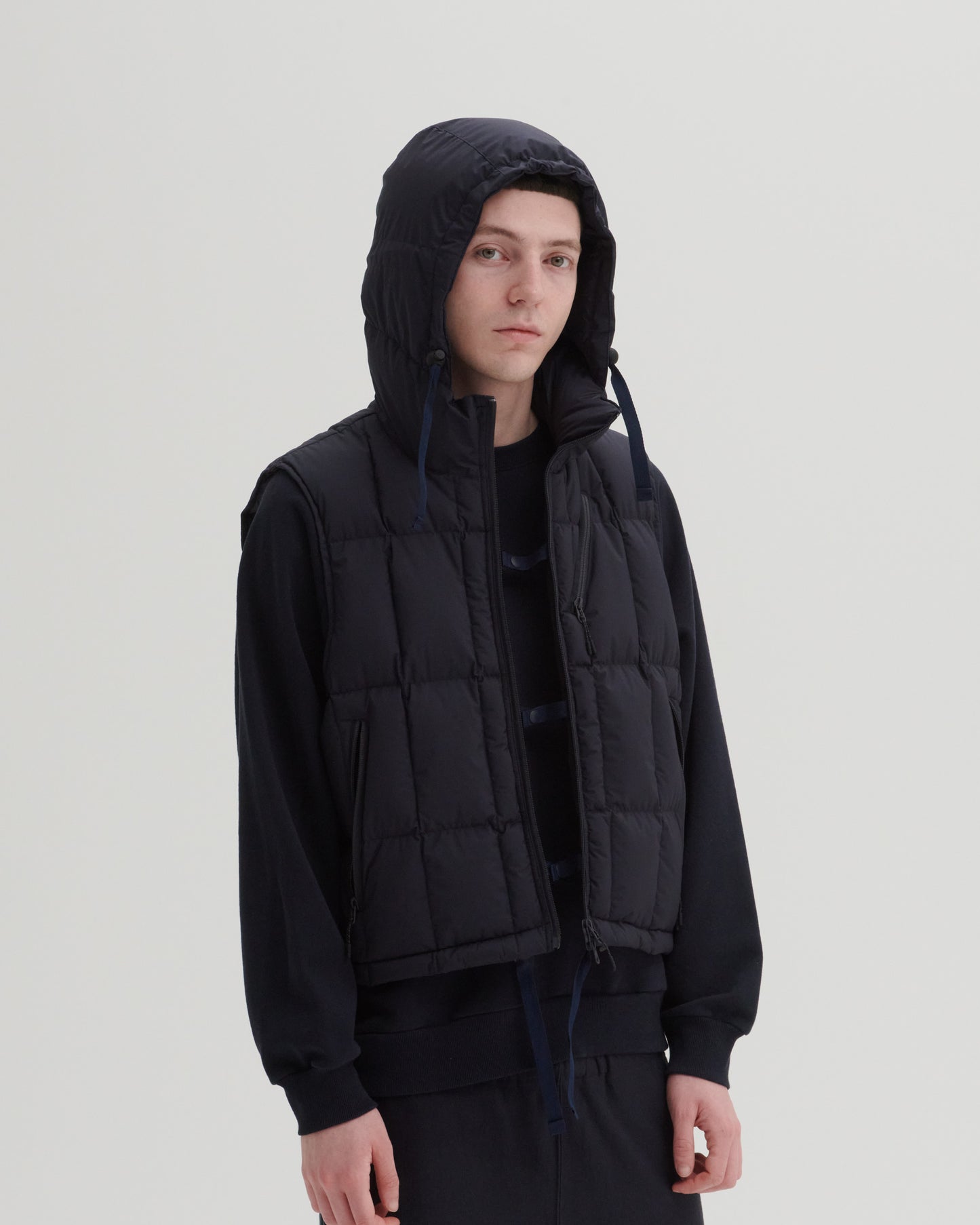 JUGEM SHORT HOODY DOWN VEST