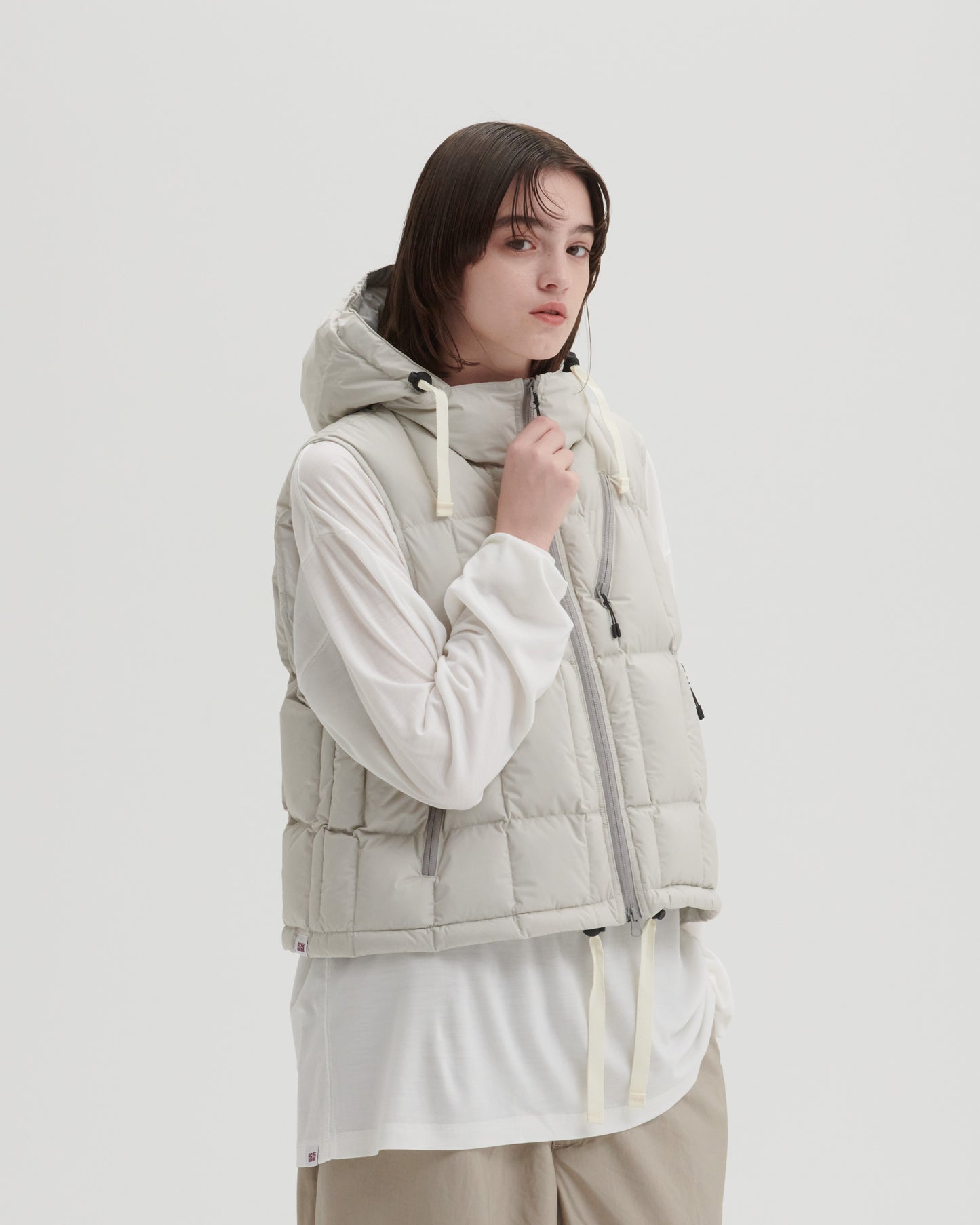 JUGEM SHORT HOODY DOWN VEST